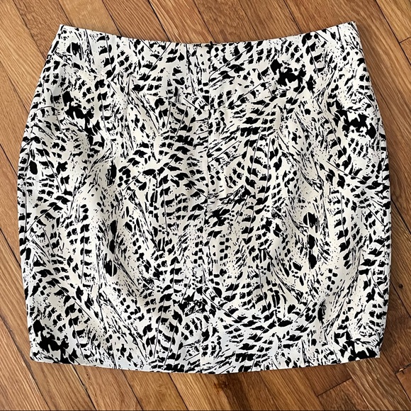 Printed Mini Pencil Skirt! - Picture 4 of 5
